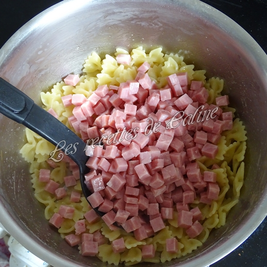 Farfalle aux dés de jambon et petits légumes10