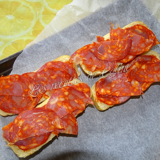 Petit pain pizza au chorizo06