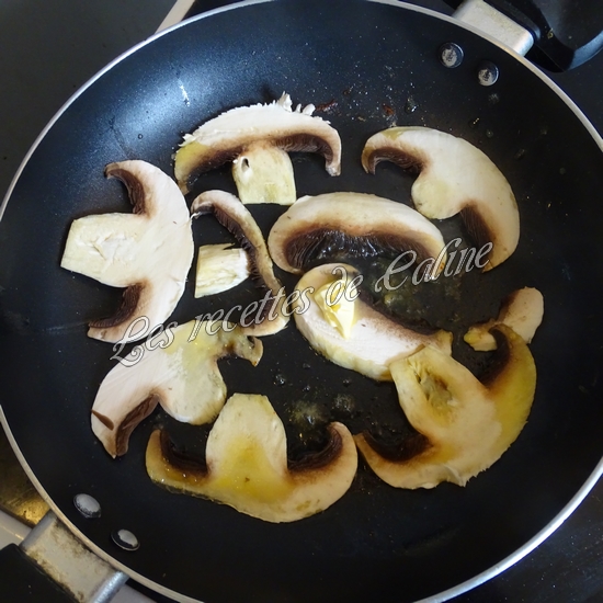 Petit pain pizza au poulet, champignons et boursin04