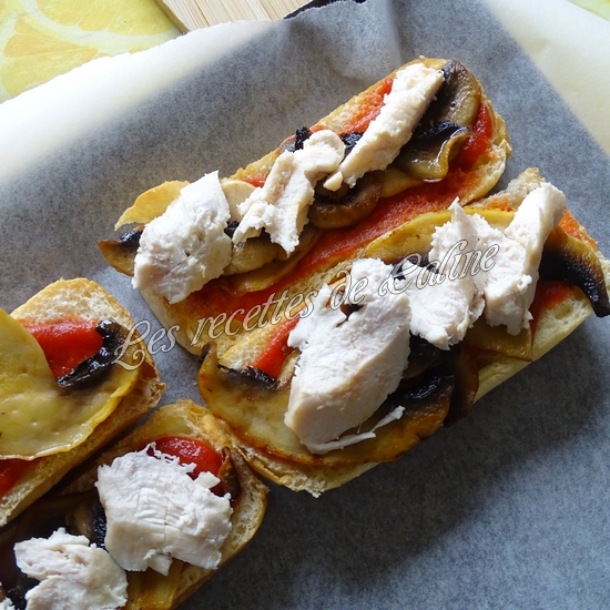 Petit pain pizza au poulet, champignons et boursin11
