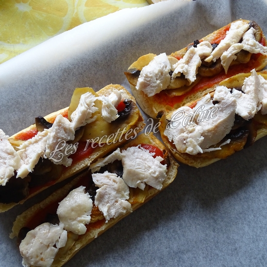Petit pain pizza au poulet, champignons et boursin12