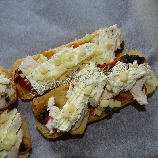 Petit pain pizza au poulet, champignons et boursin16
