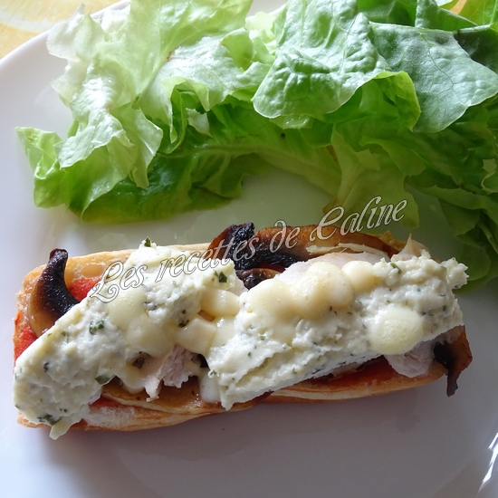 Petit pain pizza au poulet, champignons et boursin18