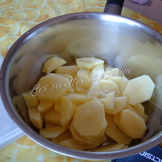 Pilon de poulet pané farcie à la pomme de terre et fromage23