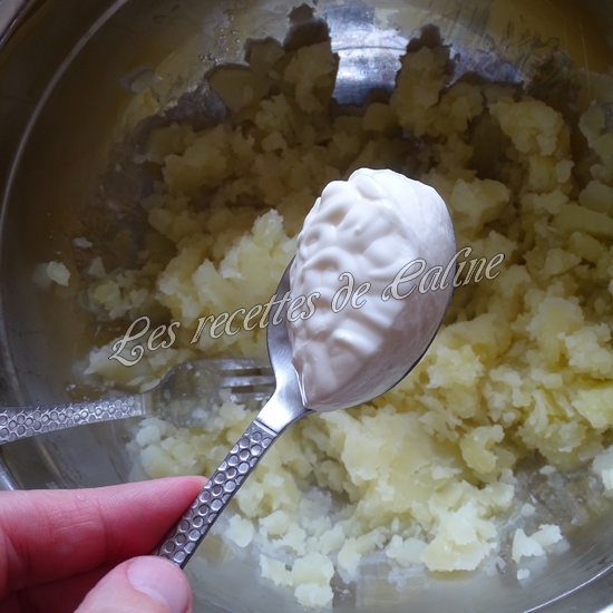 Pilon de poulet pané farcie à la pomme de terre et fromage26