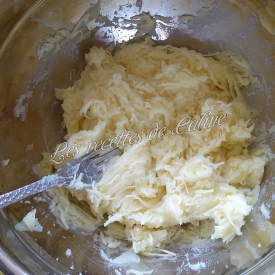 Pilon de poulet pané farcie à la pomme de terre et fromage29