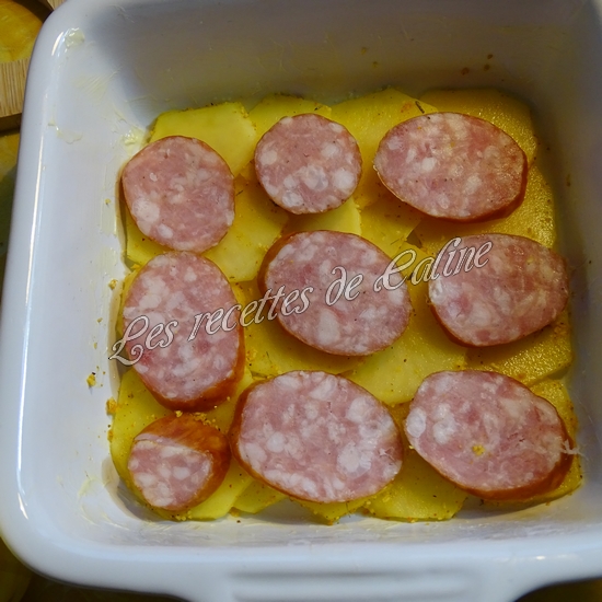 Pommes de terre à la cancoillotte, saucisses de Morteau et fumée11