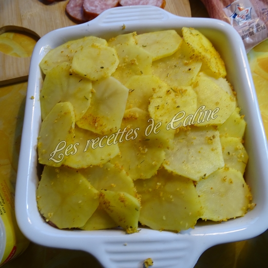 Pommes de terre à la cancoillotte, saucisses de Morteau et fumée13