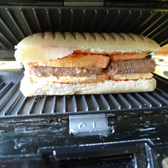 Panini au steak haché, maroilles et ketchup12