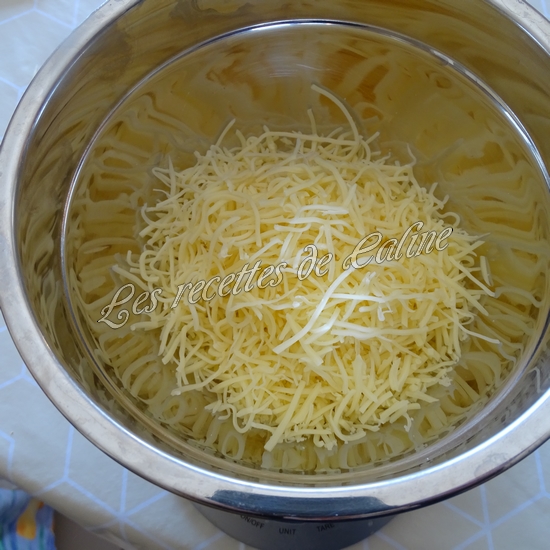 Steak haché de poulet au cœur coulant de fromage06