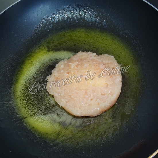 Steak haché de poulet au cœur coulant de fromage14