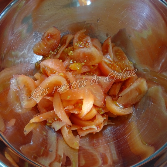 Salade de tomates, surimi et petits croûtons03