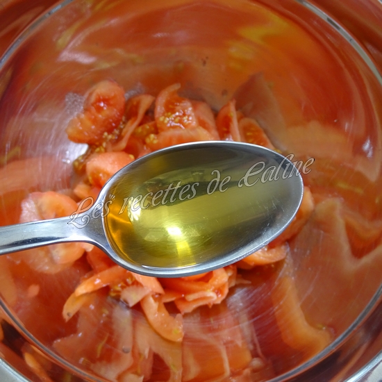 Salade de tomates, surimi et petits croûtons06