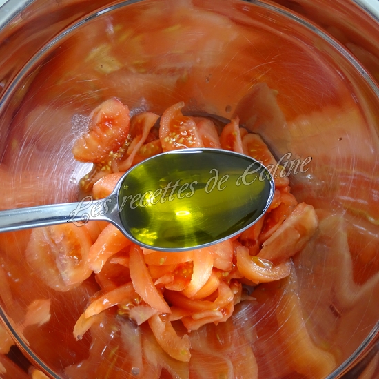 Salade de tomates, surimi et petits croûtons07