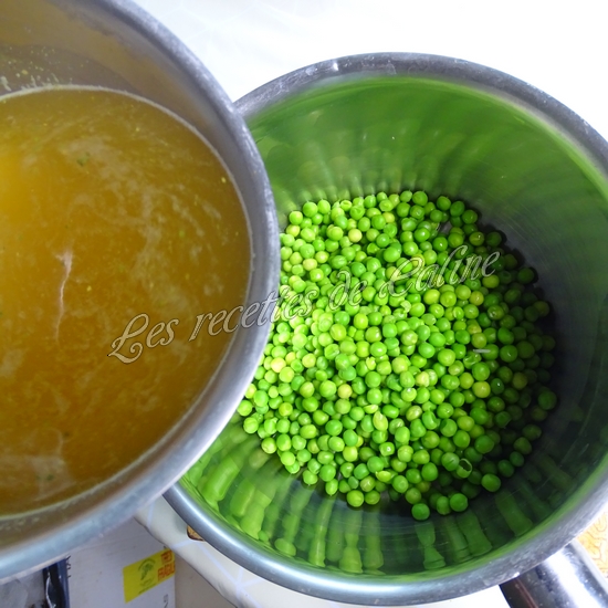 Blanc de poulet grillé, crème de petits pois et purée maison03