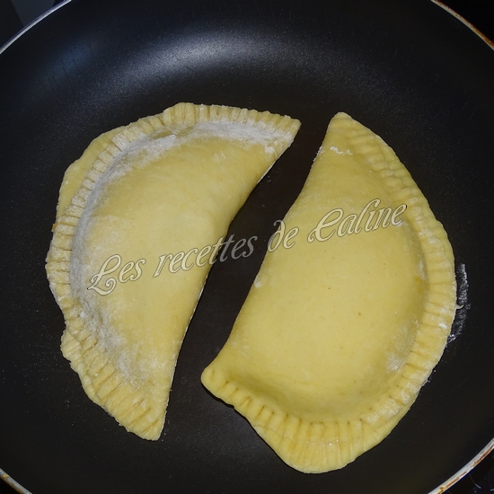 Chaussons au thon cuisson à la poêle31