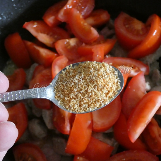 Sauté de porc aux oignons et aux tomates15
