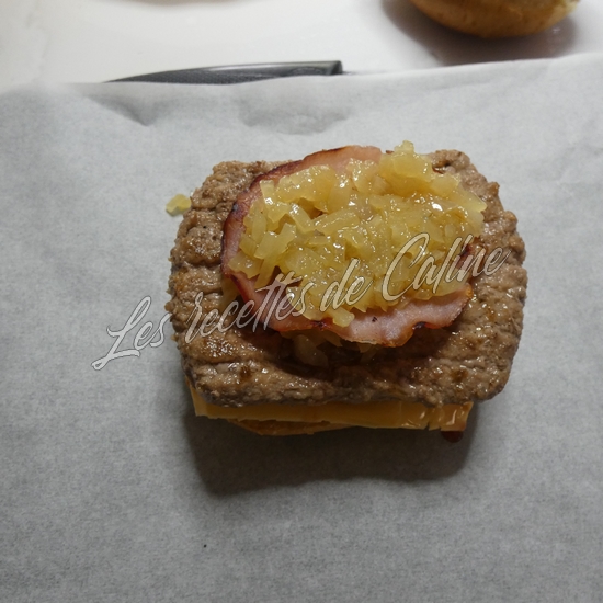 Burger aux oignons caramélisés et bacon14